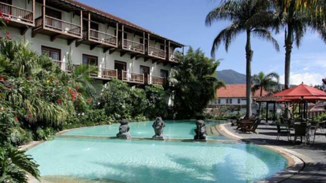 Novus Giri Resort Villa Murah di Puncak Ada Kolam Renang